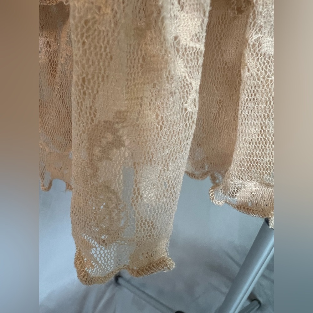 Easel Cream Lace Ruffle Blouse - Picture 5 of 8
